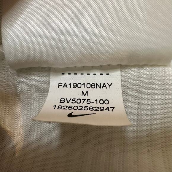 Nike Dri-FIT Women's Pullover Sweatshirt Athleisure Training Top Size Medium - Picture 8 of 8